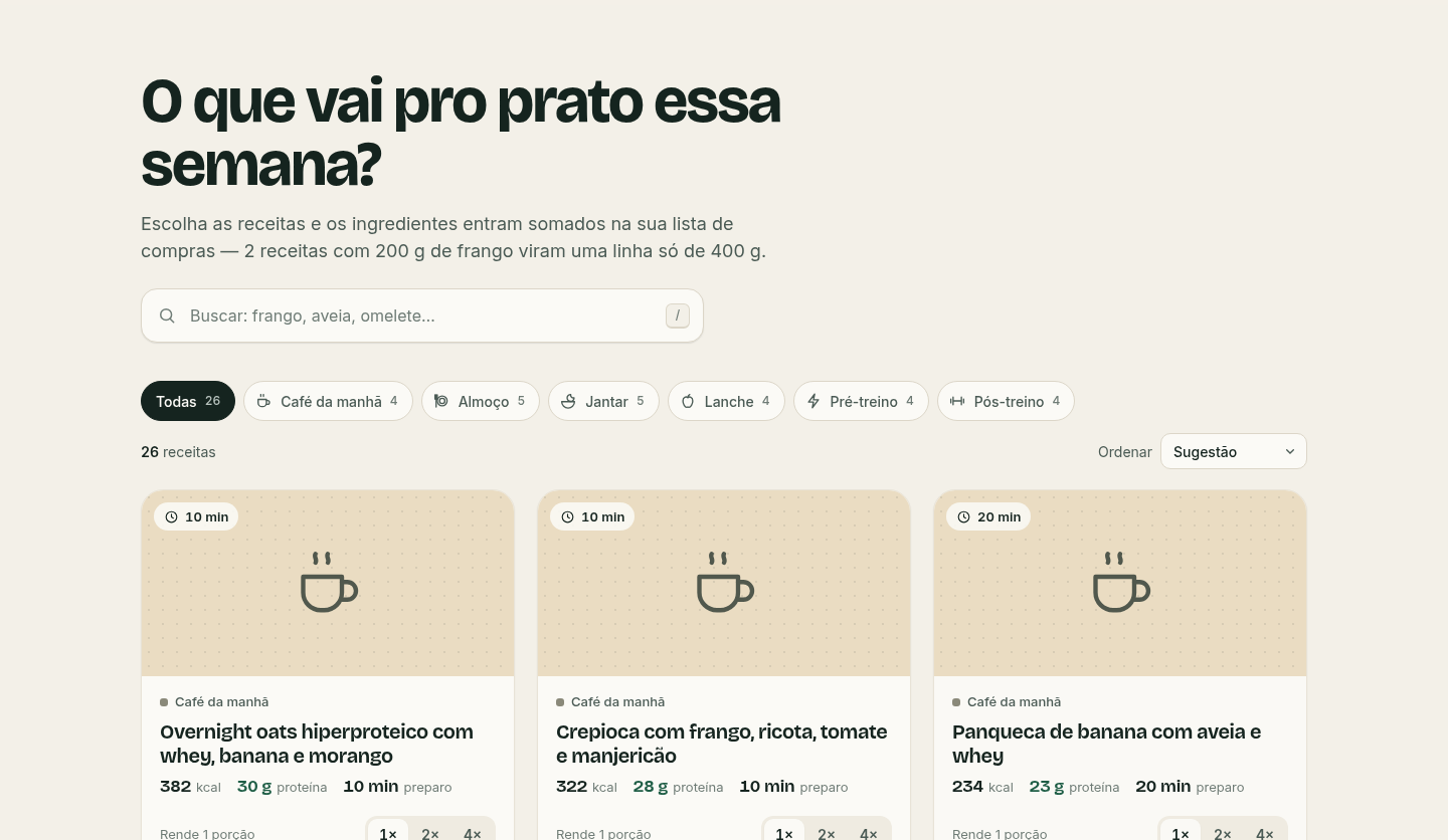 Tela de receitas do app com busca, filtros por refeição e cards com calorias, proteína e tempo de preparo